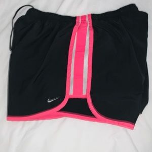 Nike black & hot pink athletic shorts women’s size medium M